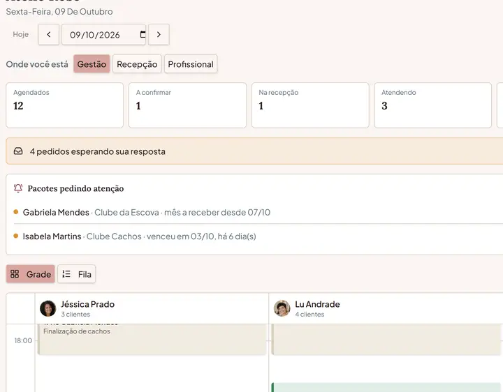 Agenda do dia no painel do Agenda Fácil, com os atendimentos de cada profissional